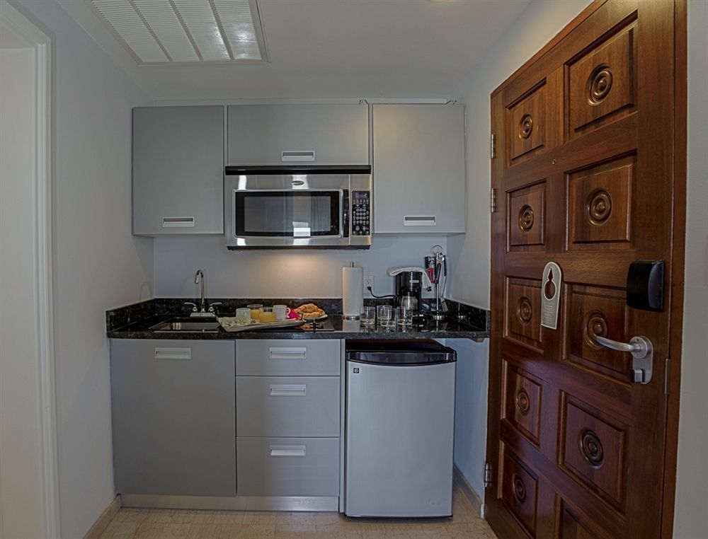 Princess Heights Luxury Condo Hotel Oyster Pond ภายนอก รูปภาพ
